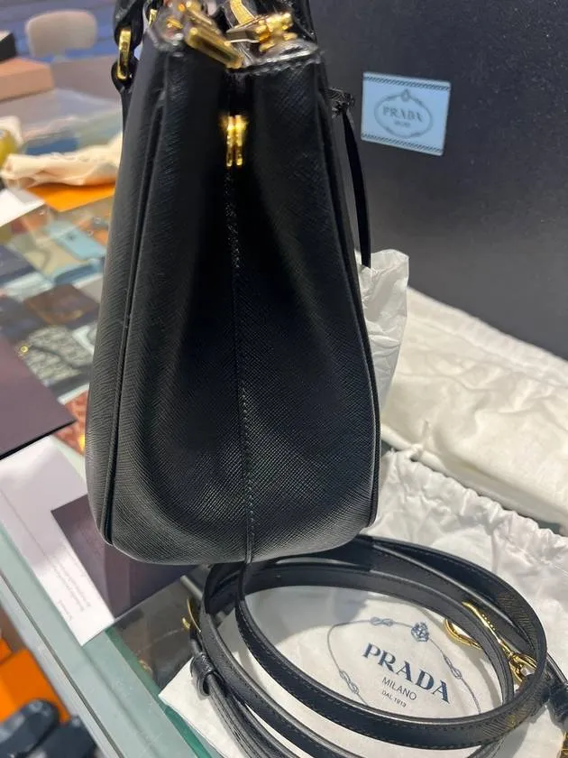 1BA863 Saffiano leather Galleria tote shoulder bag black