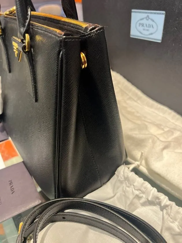 1BA863 Saffiano leather Galleria tote shoulder bag black