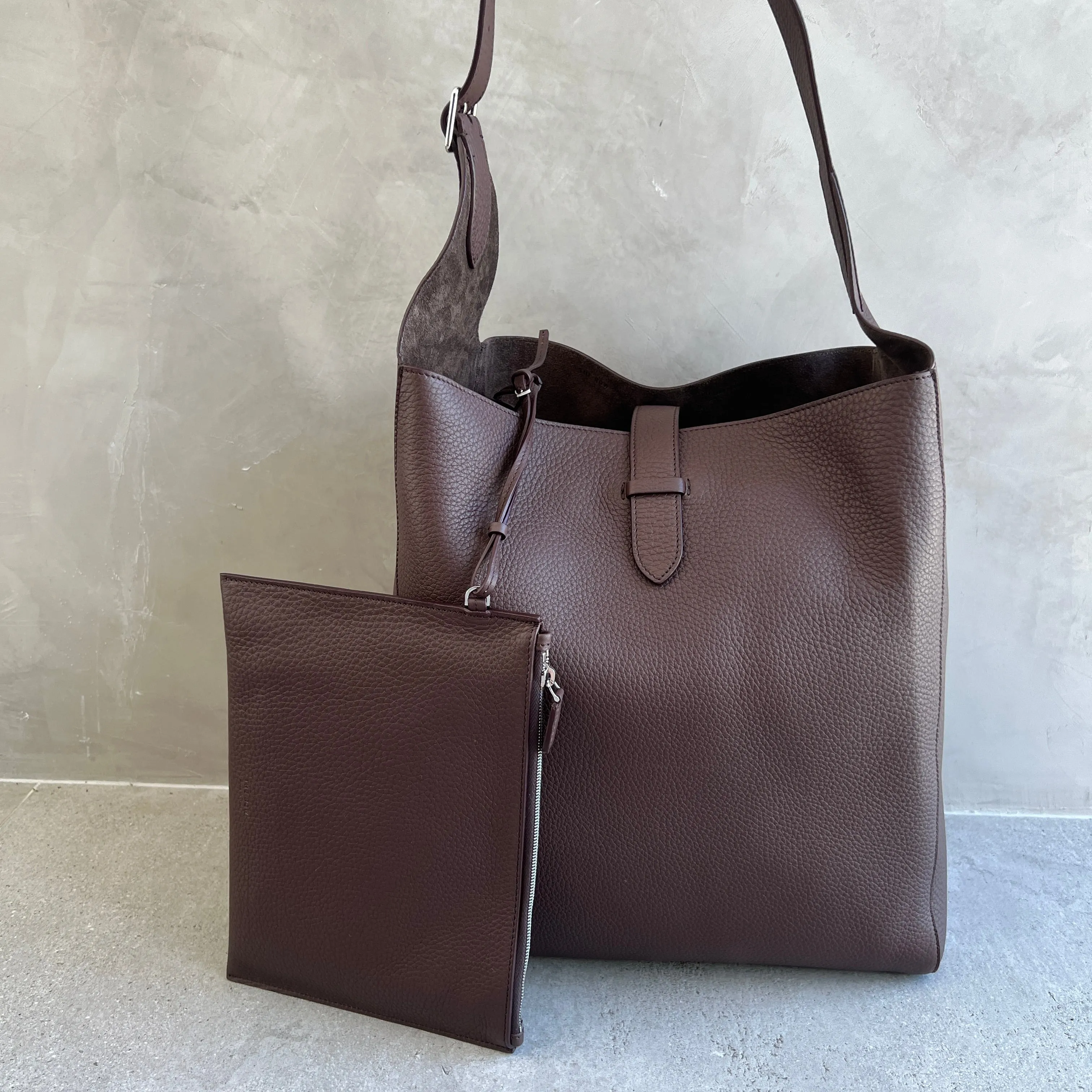 Blake Hobo, Elephant