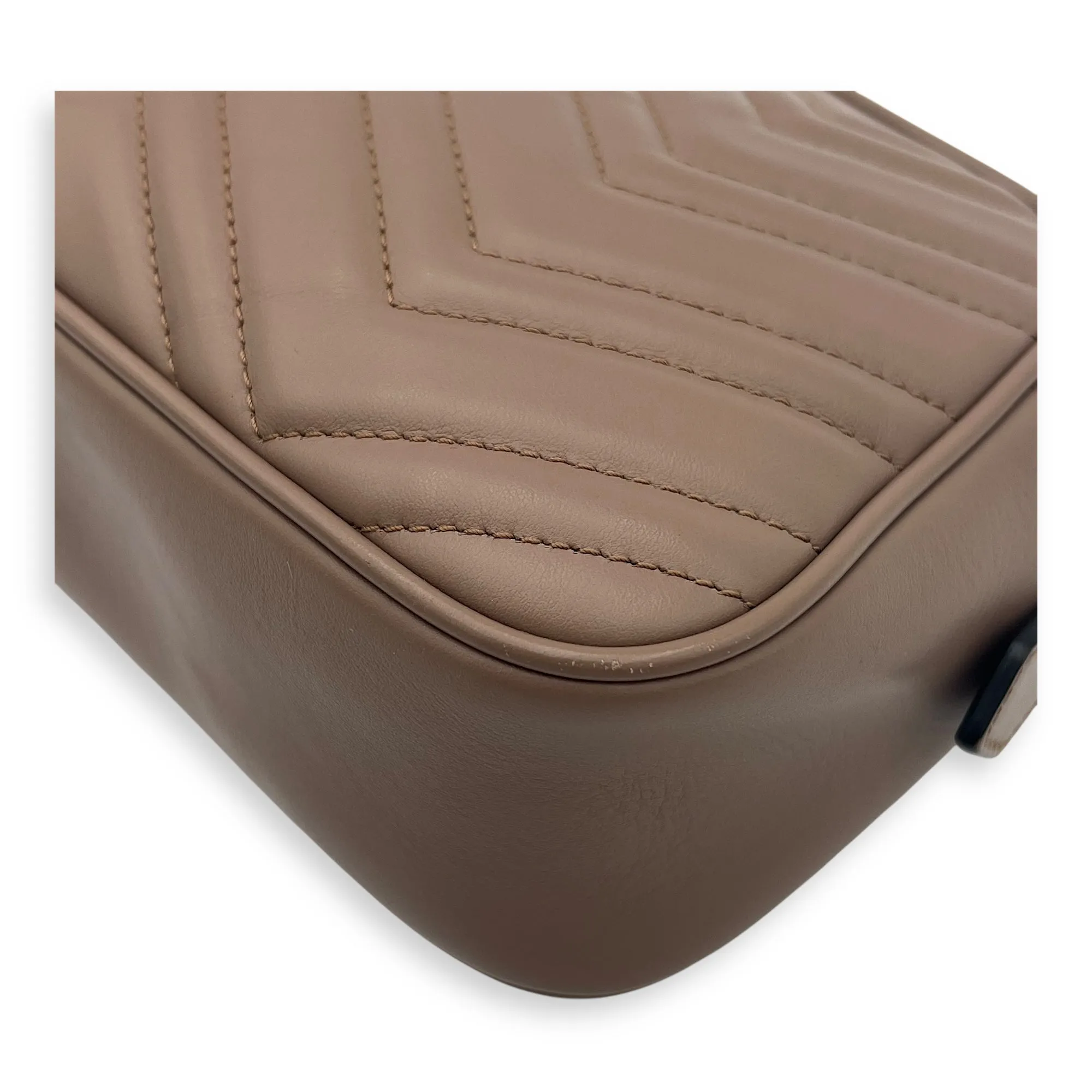GG Marmont Small Beige Crossbody Bag in Calfskin, Gold hardware