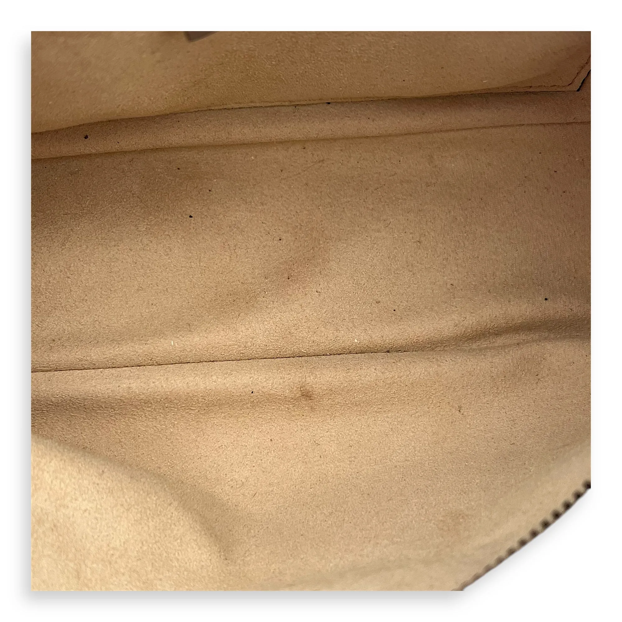 GG Marmont Small Beige Crossbody Bag in Calfskin, Gold hardware