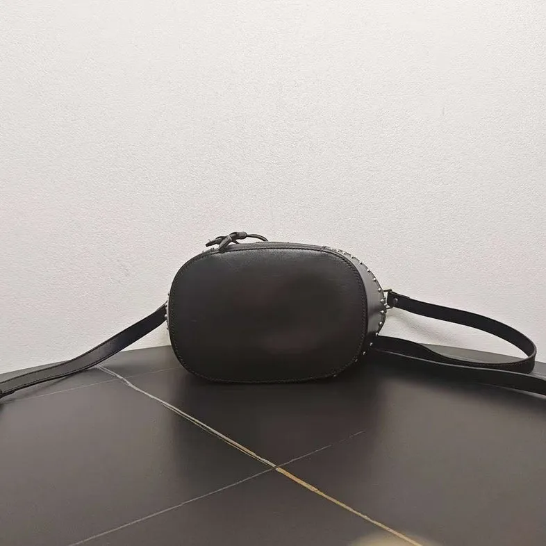 Gucci Black Leather Bucket Bag Medium Size